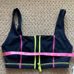 Buff bunny dive sports bra. Size S. Onyx/multi